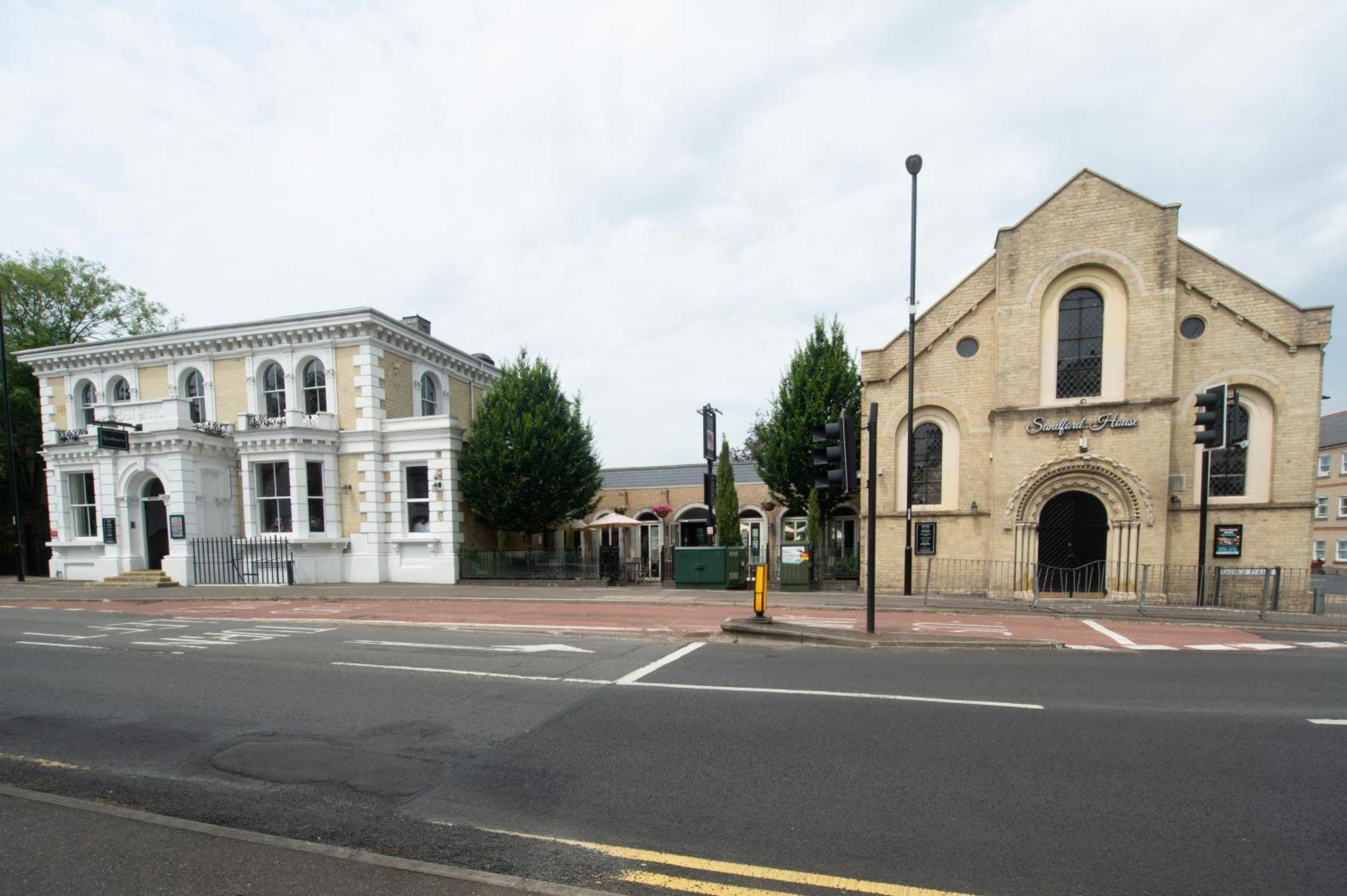 Sandford House Hotel Wetherspoon Huntingdon Exterior foto