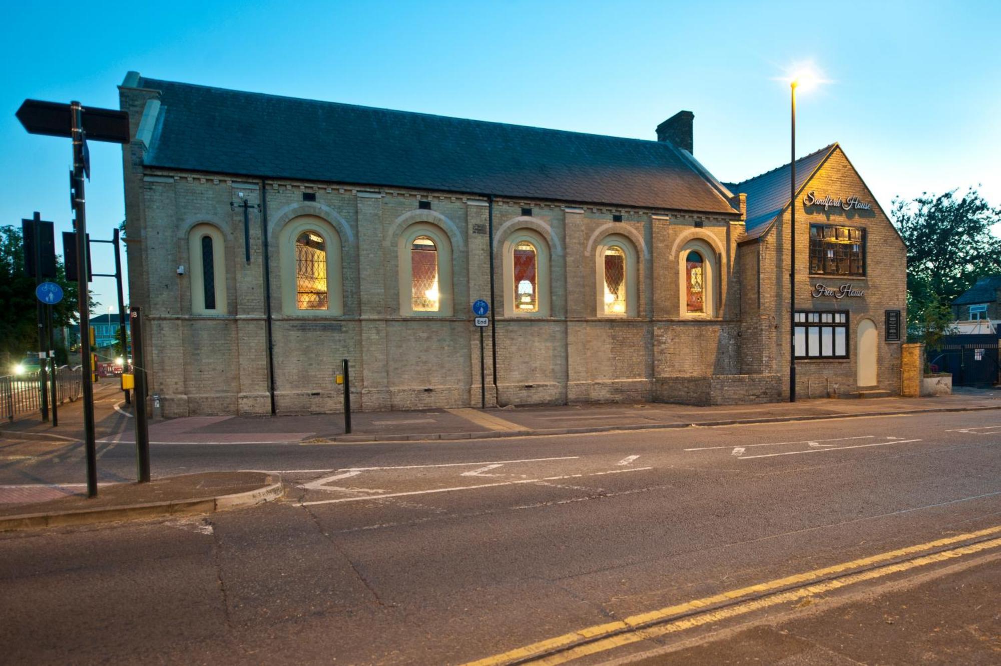 Sandford House Hotel Wetherspoon Huntingdon Exterior foto